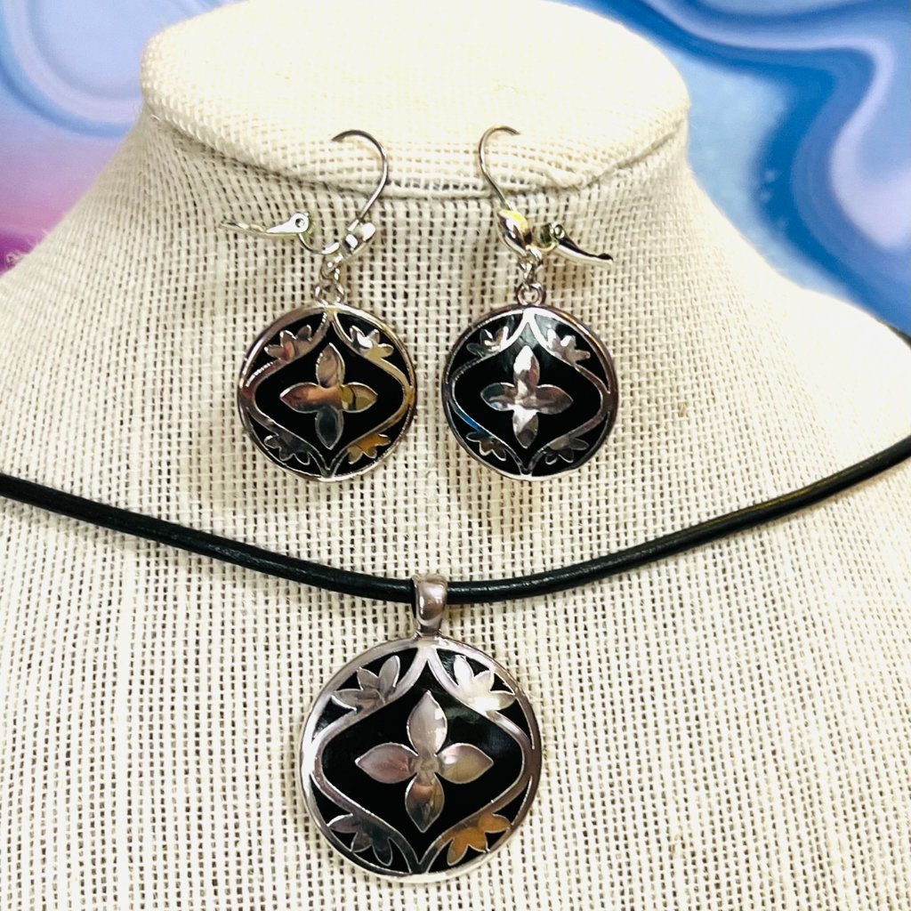 Signed - Liz Co. - Set - Fashion Leather Necklace Earrings